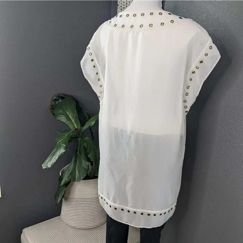 Long white tunic with Rivets